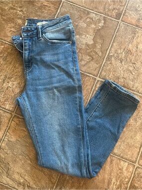 Simple Society Eco-Friendly Light Wash Skinny Jeans Mid Rise Blue Denim EUC